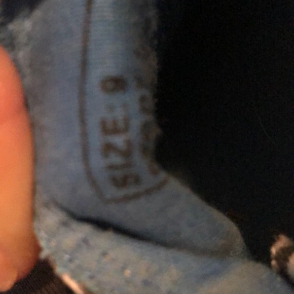 Black and white patterned Roxys! - Picture 2 of 2